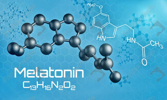 Melatonin Molekülstruktur, chemische Formel, blauer Hintergrund, Melatonin Supplement