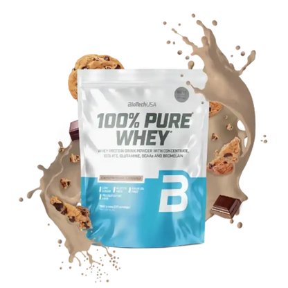 100% Pure Whey Protein Pulver von BioTechUSA, 1000g, umgeben von Cookies und Schokostücken