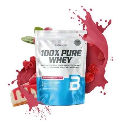 100% Pure Whey Protein Pulver Himbeere von BioTechUSA mit frischen Himbeeren und Kuchenstück