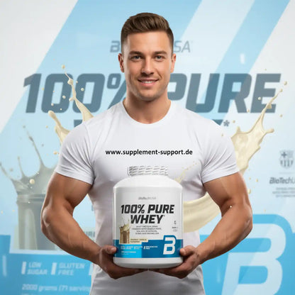 Muskulöser Mann hält Proteinpulver Dose 100% Pure Whey, Milch-Splash, Sportnahrung