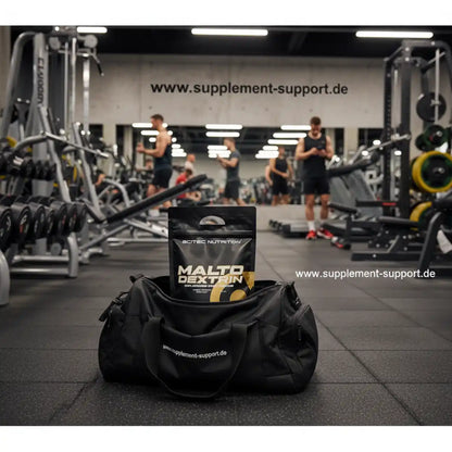 Malto Dextrin Nahrungsergänzung und Sporttasche im Fitnessstudio, Supplement Support