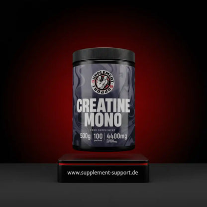 Kreatin Monohydrat Dose 500g als Nahrungsergänzungsmittel auf dunklem Hintergrund