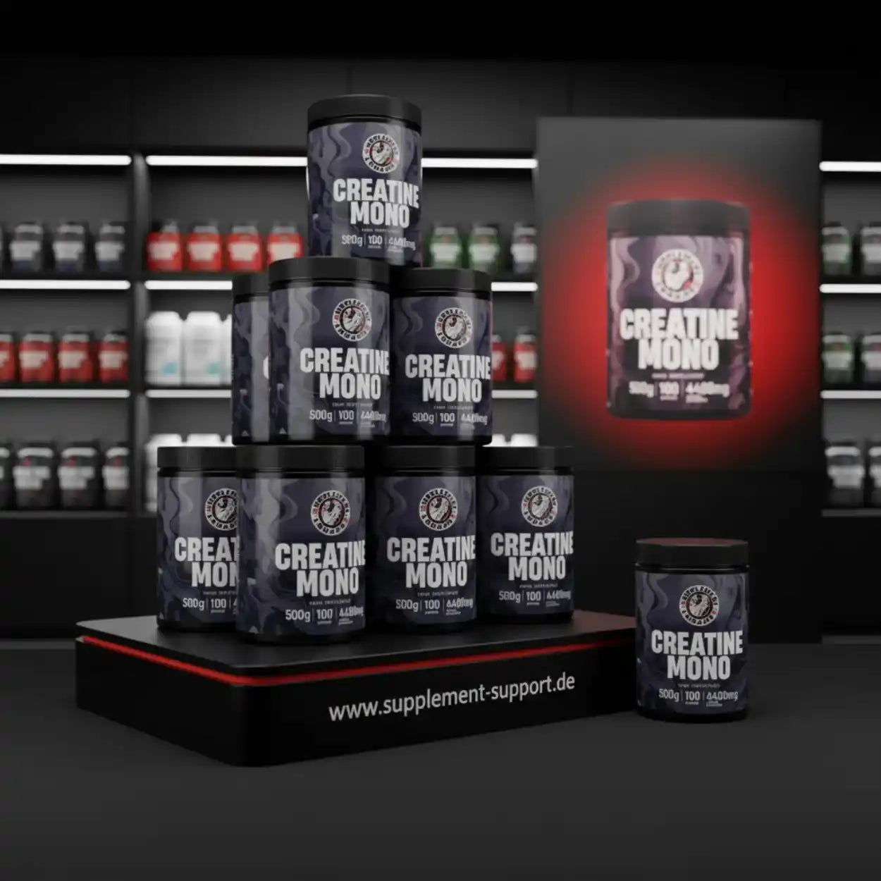 Mehrere Dosen Creatine Mono Nahrungsergänzungsmittel im modernen Regal, Fitness Supplement