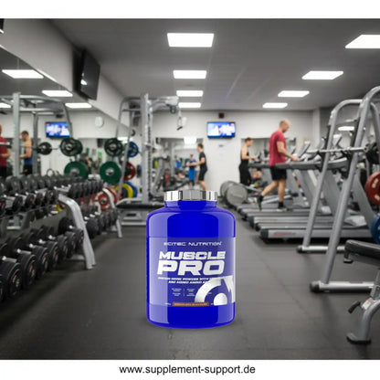 Muscle Pro Proteinpulver im Fitnessstudio, hochwertige Sportnahrung, Supplement Support