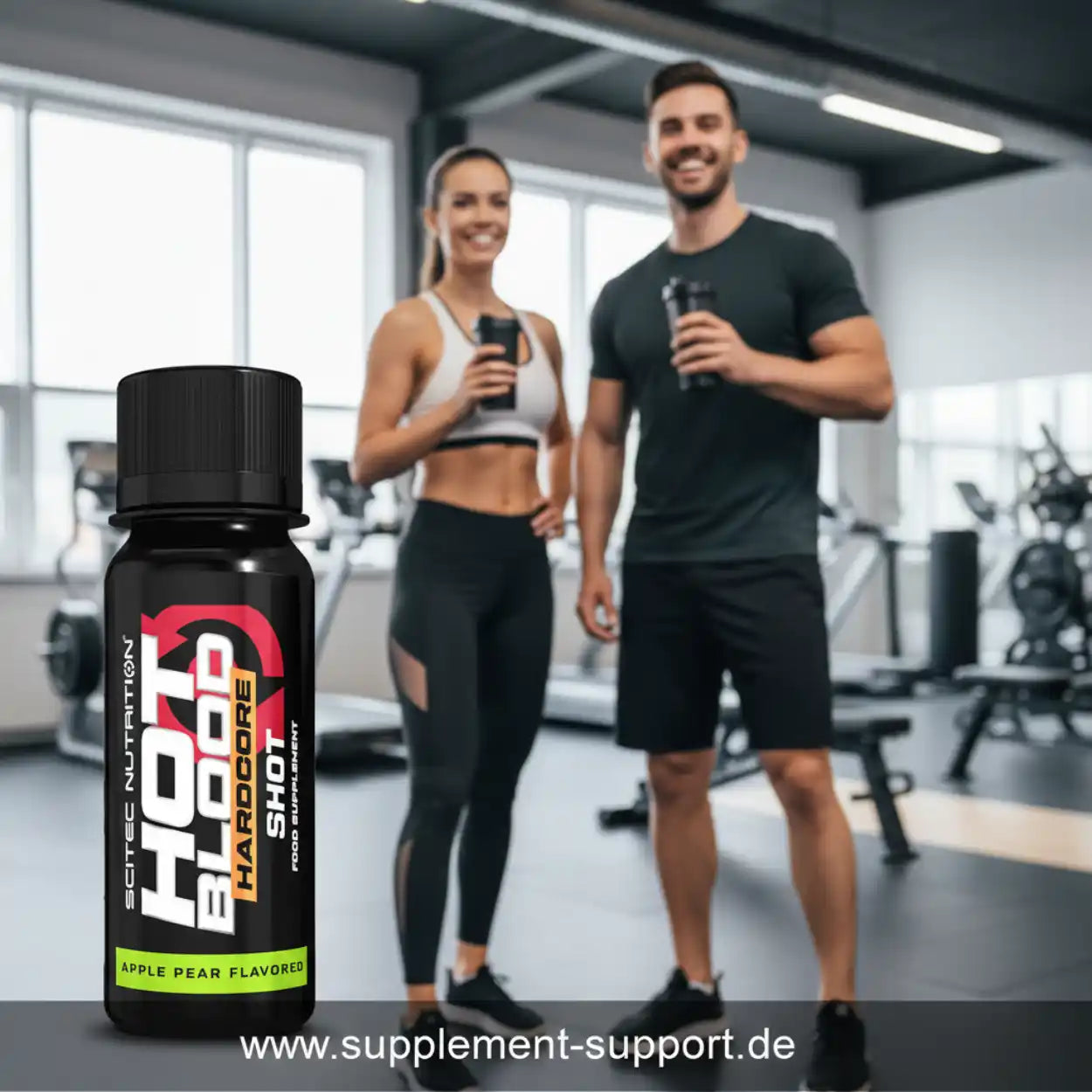 Fitnesspaar im modernen Fitnessstudio mit Hot Blood Hardcore Shot Nahrungsergänzung, Protein, Sportnahrung
