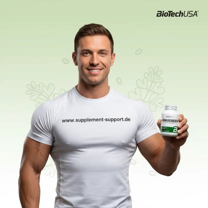 Muskulöser Mann hält BioTechUSA Fenugreek Nahrungsergänzungsmittel, Fitness, Sportnahrung