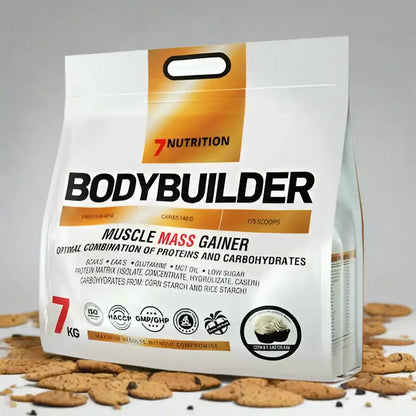 7Nutrition Bodybuilder Mass Gainer 7000g Beutel mit Cookies auf weißem Hintergrund