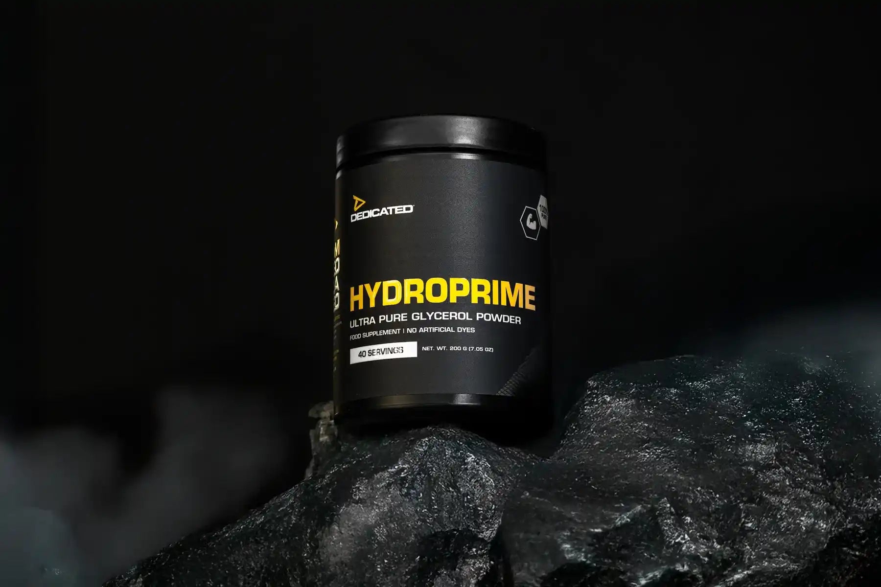 Schwarze Dose Hydroprime Glycerol Pulver Nahrungsergänzungsmittel auf dunklem Stein