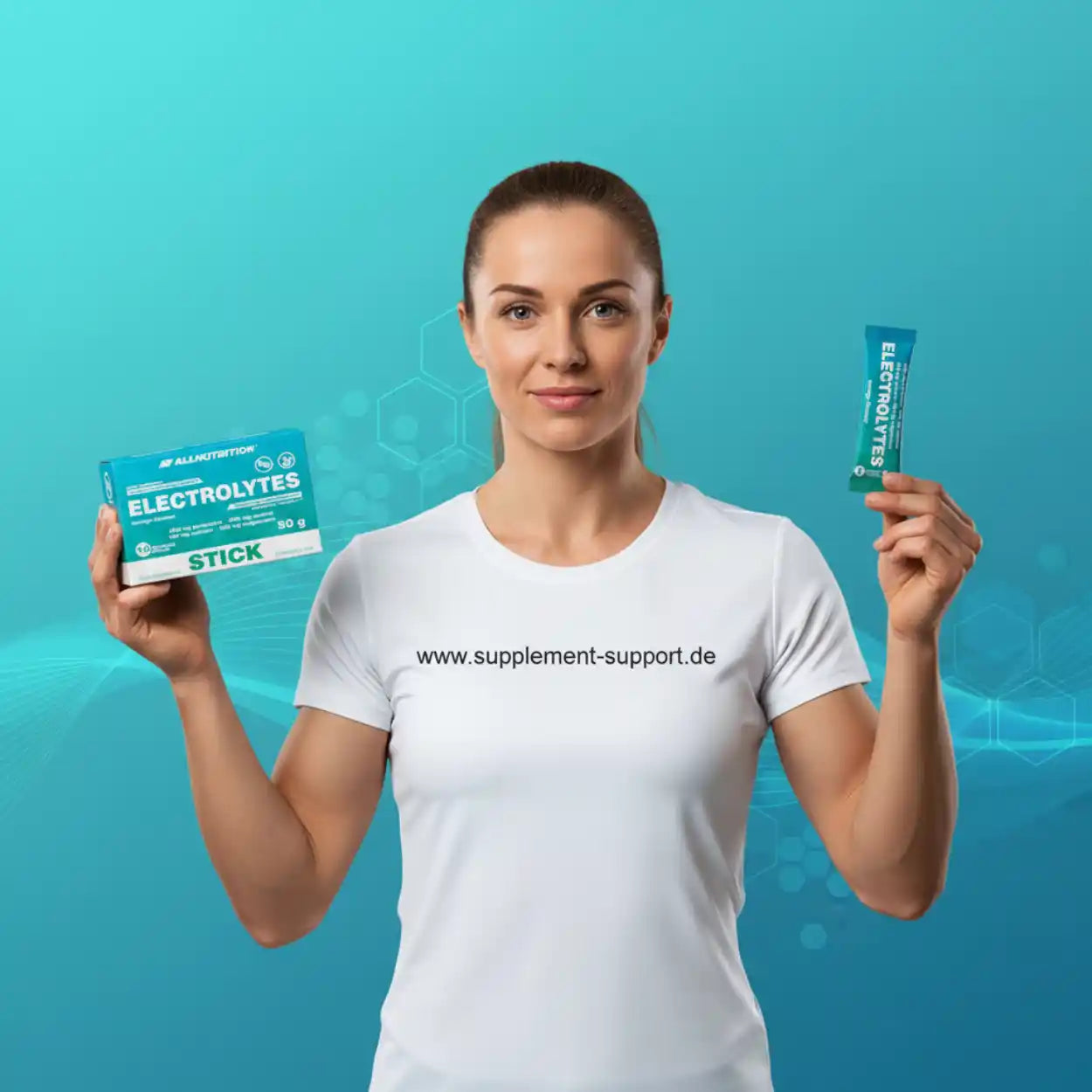 Frau hält Elektrolyt-Sticks und Verpackung – Nahrungsergänzung für Sport und Fitness
