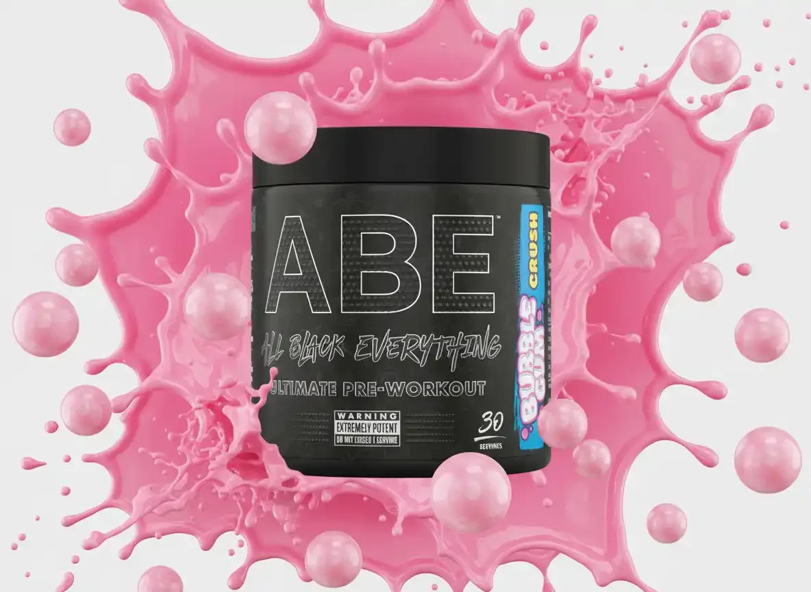 ABE Pre-Workout Powder in Bubblegum Geschmack, pinker Splash-Hintergrund, 30 Portionen