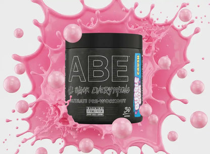 ABE Pre-Workout Powder in Bubblegum Geschmack, pinker Splash-Hintergrund, 30 Portionen