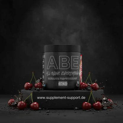ABE All Black Everything Ultimate Pre-Workout Booster Dose mit Kirschen auf dunklem Hintergrund