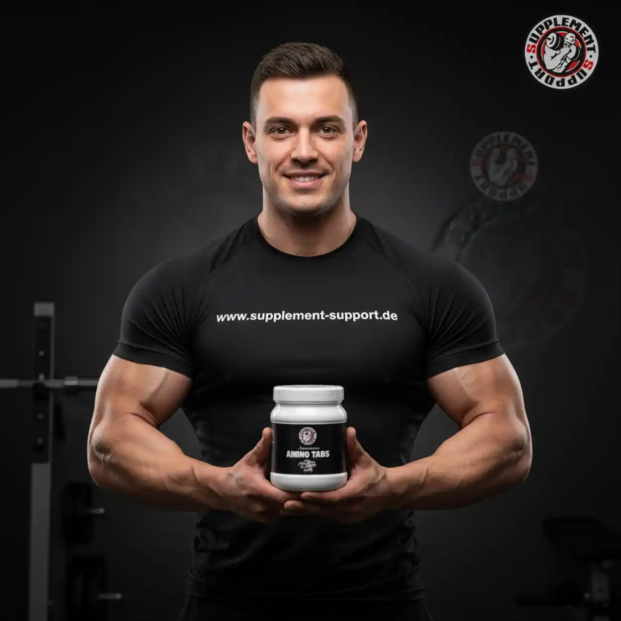 Muskulöser Mann mit Amino Tabs Nahrungsergänzungsmittel, Protein, Booster, Vitamine für Sportler