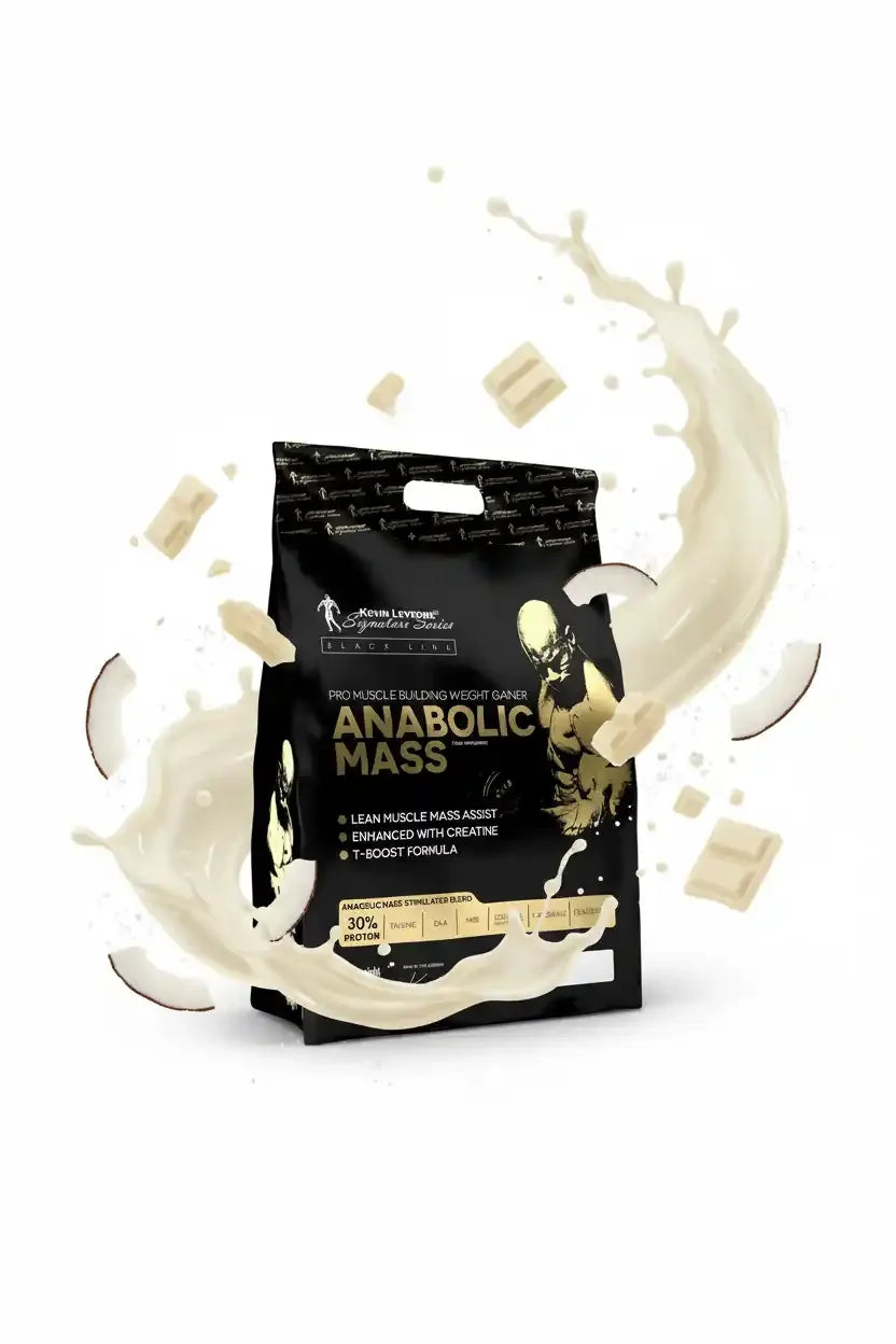 Anabolic Mass Gainer 7kg Beutel mit Milch und weißen Schokoladenstücken auf weißem Hintergrund