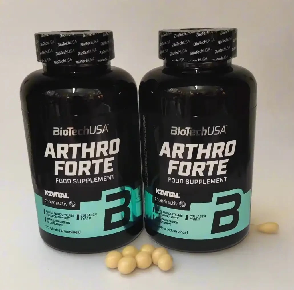 Zwei Arthro Forte Gelenkunterstützung Tablettenflaschen von BioTechUSA mit Tabletten vorne.