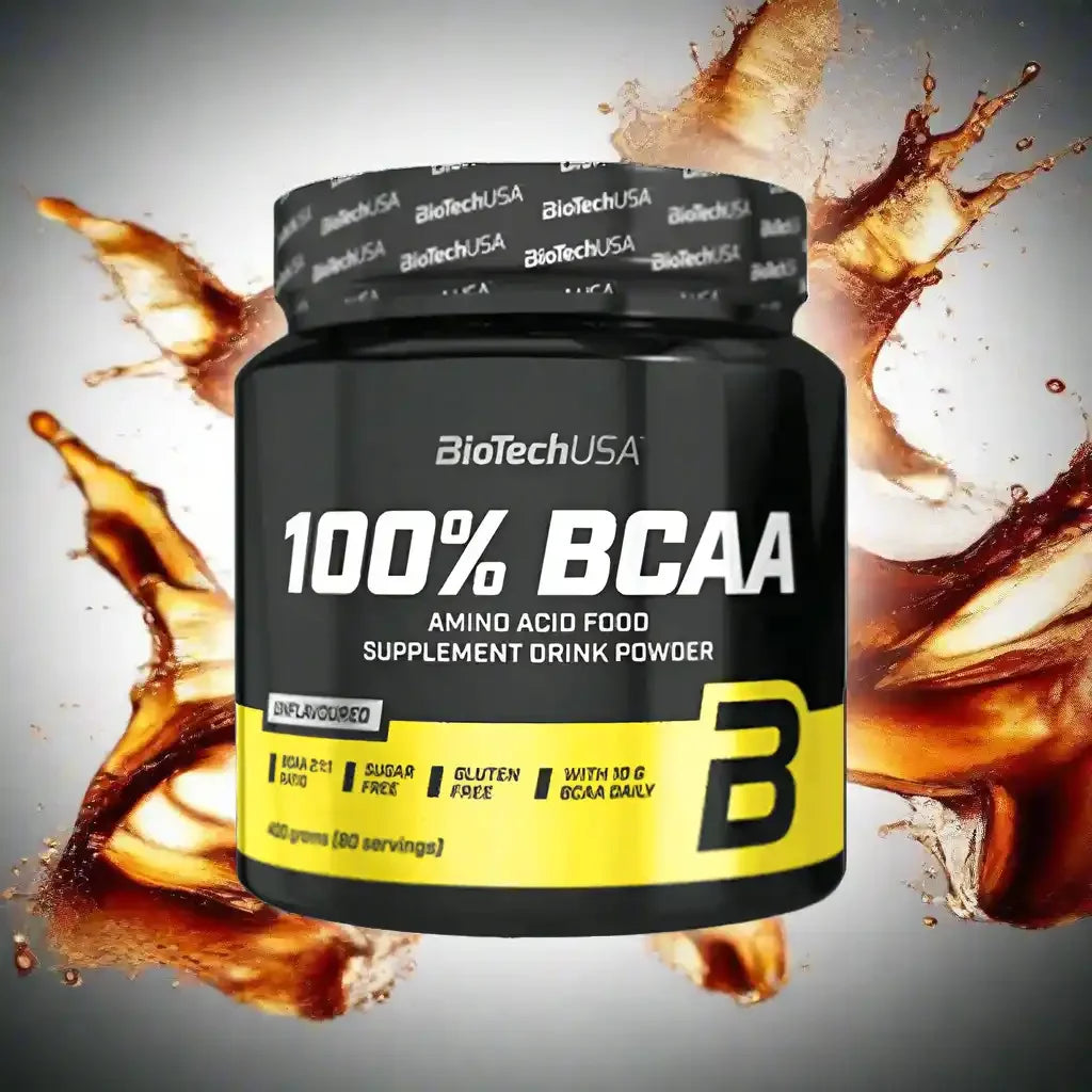 BioTechUSA 100% BCAA Pulver 360g Supplement schwarz-gelbe Dose vor spritzendem Hintergrund