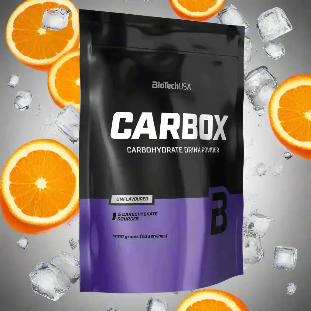 BioTechUSA CARBOX Kohlenhydrat-Pulver mit Orangenscheiben und Eiswürfeln