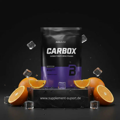 CARBOX Kohlenhydrat-Trinkpulver mit Orangen und Eiswürfeln, ideal für Sportler und Fitness-Enthusiasten