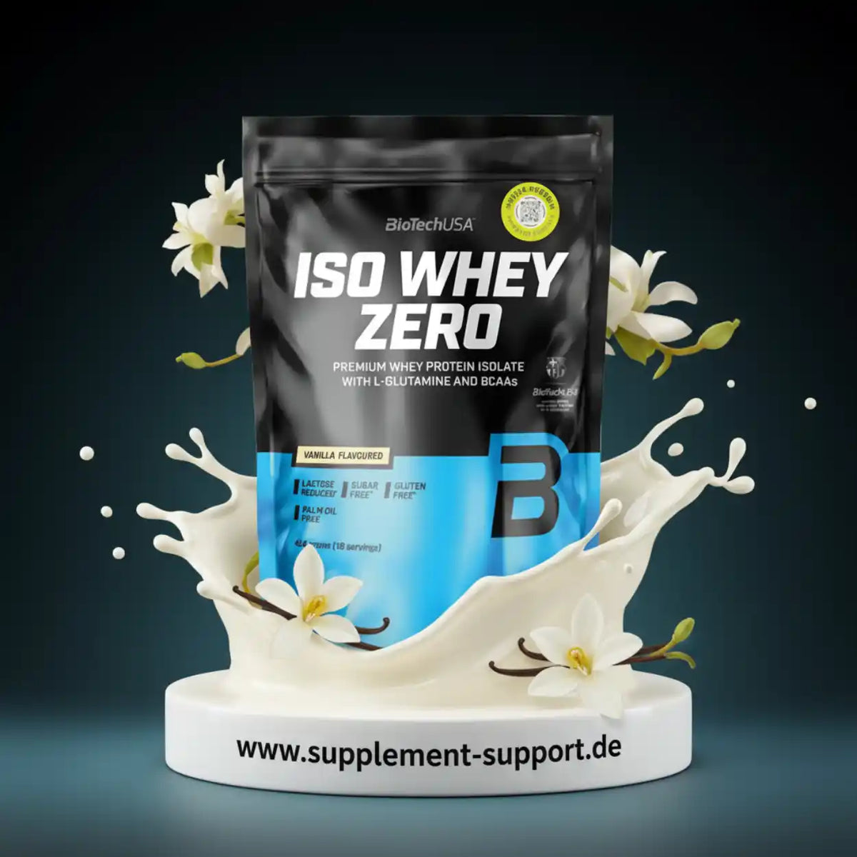 BioTechUSA Iso Whey Zero Vanille Protein Isolat in einer Milchspritzer-Inszenierung mit Vanilleblüten