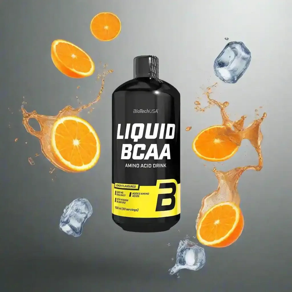 BioTechUSA Liquid BCAA 1000ml Flasche mit Orangen, Eiswürfeln und Saftsplash, Nahrungsergänzung