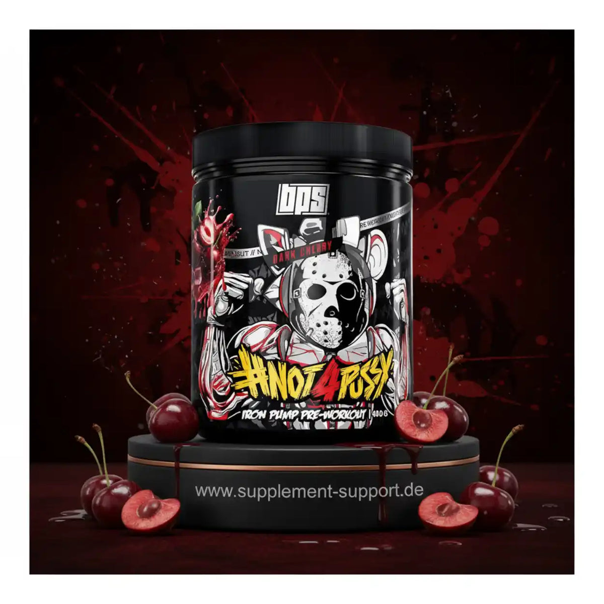 BPS Iron Pump Pre-Workout Booster in Dark Cherry Geschmack mit Kirschen auf dunklem Hintergrund