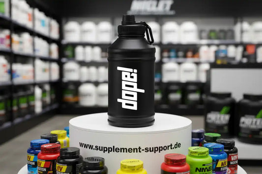 Schwarzer 2200ml Wasserkrug mit dope! Logo im Supplement Support Sportnahrung Geschäft