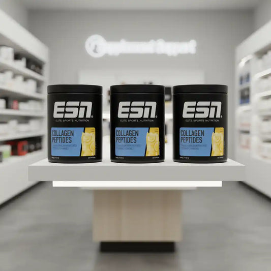 Drei Dosen Collagen Peptides Pulver im modernen Nahrungsergänzungsmittel-Shop Regal