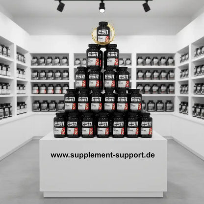 ESN Protein- und Nahrungsergänzungsmittel in Pyramidenform im Shop präsentiert