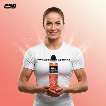 Frau hält ESN Hydro Energy Drink, Sportnahrung und Booster für Fitness und Training