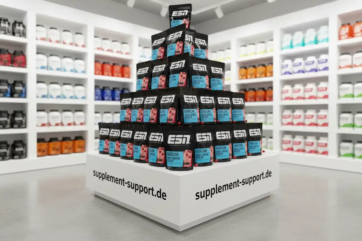 ESN Protein- und Nahrungsergänzungsmittel in Pyramidenform präsentiert im Supplement-Store