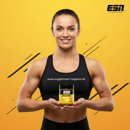 Frau mit ESN Creatine Gummies – Sportnahrung & Nahrungsergänzungsmittel für Fitness und Muskelaufbau