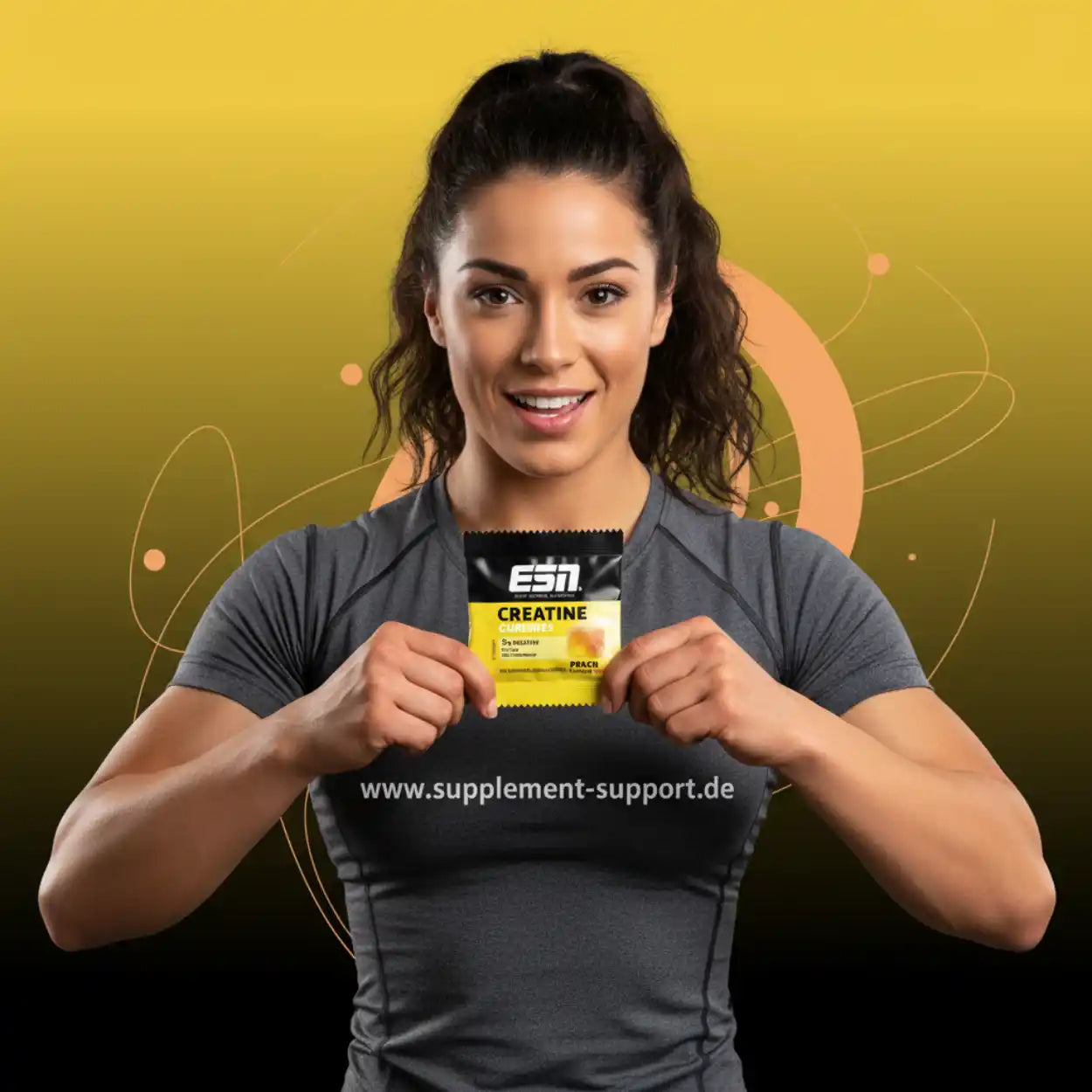 Frau hält ESN Creatine Gummies Pfirsich – Nahrungsergänzung für Sportler, Protein & Booster
