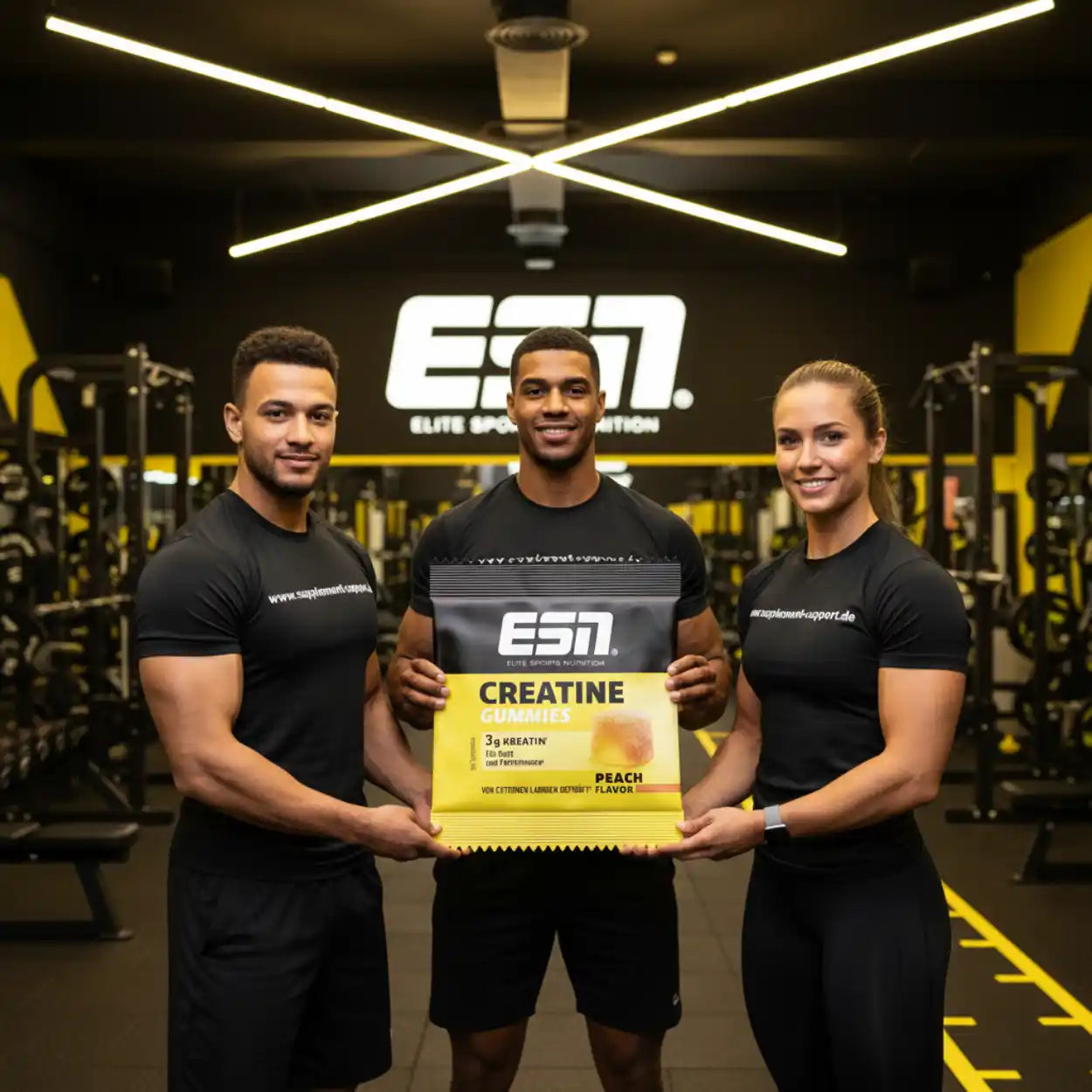 ESN Creatine Gummies Peach Flavor in Fitnessstudio mit Sportlern, Protein & Booster