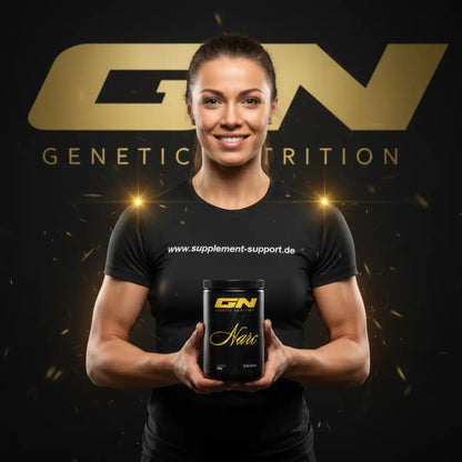 Frau hält GN Narc Nahrungsergänzungsmittel – Protein & Booster für Sportler