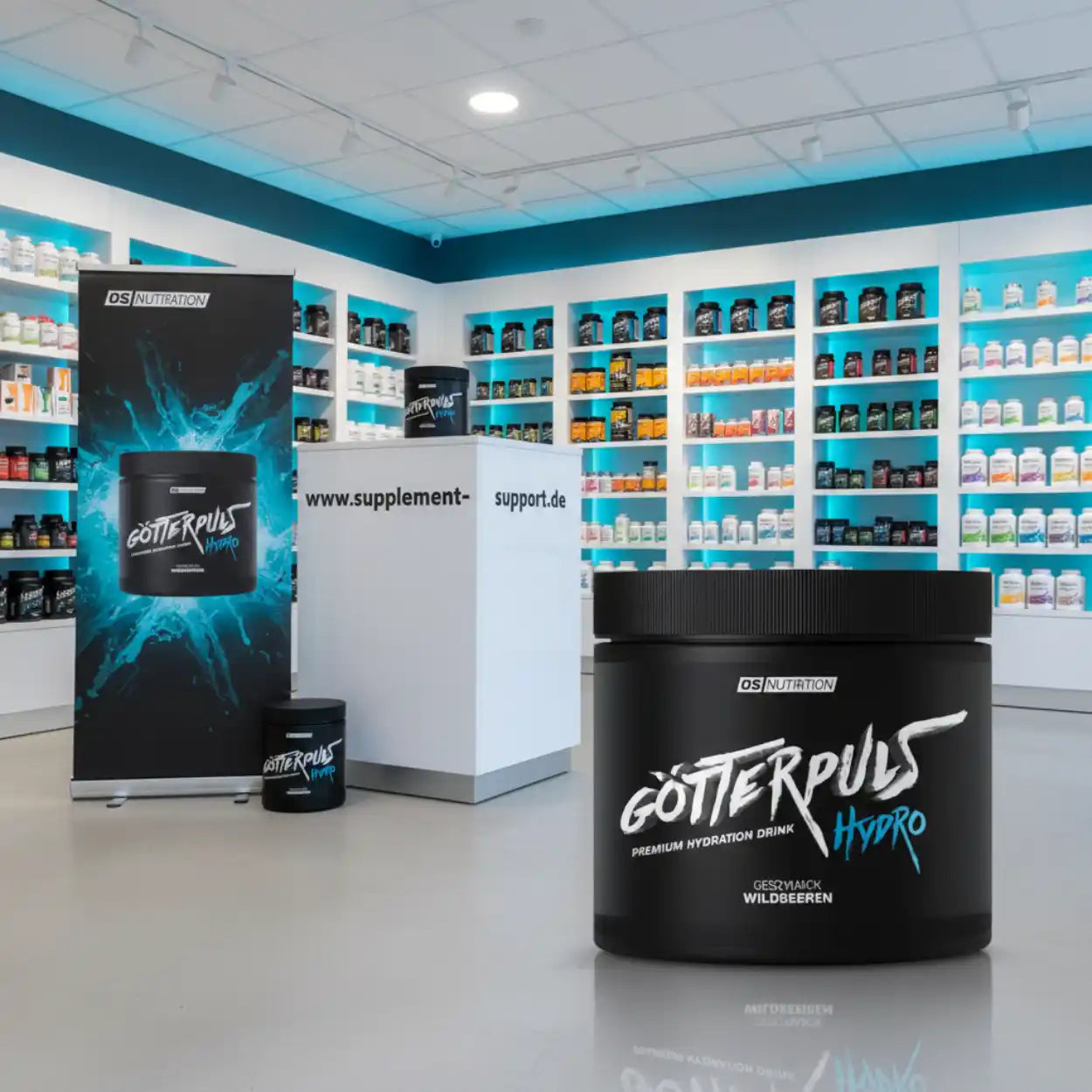 Götterpuls Hydro Premium Hydration Drink Wildbeeren in moderner Supplement-Shop-Umgebung