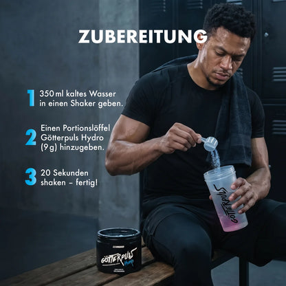 Mann bereitet Göttpuls Hydro Sportgetränk mit Shaker vor, ideal für Fitness und Training