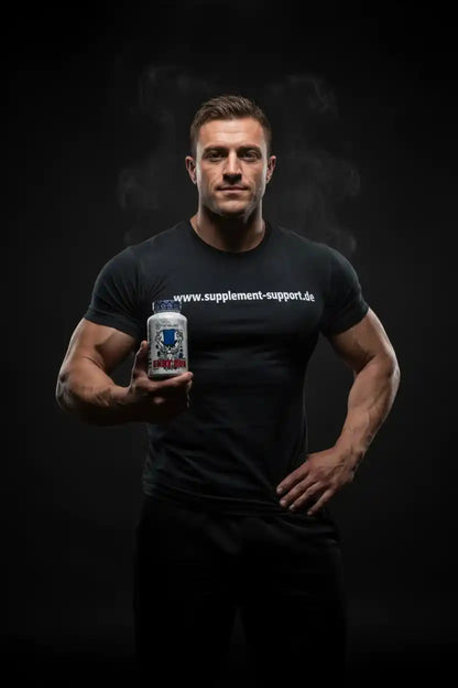 Muskulöser Mann mit Nahrungsergänzungsmittel-Flasche, Protein, Gainer, Vitamine, Sportnahrung