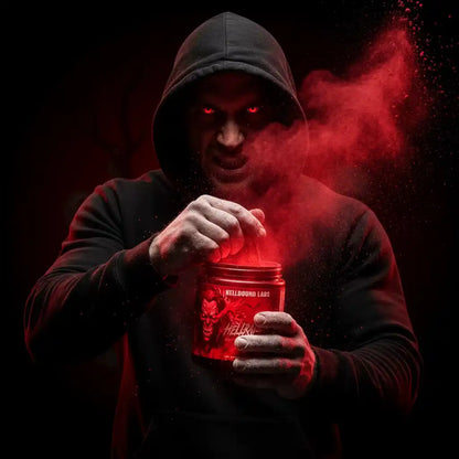 Mann mit rotem Pulver aus Nahrungsergänzungsmittel-Dose, Sportbooster für Krafttraining
