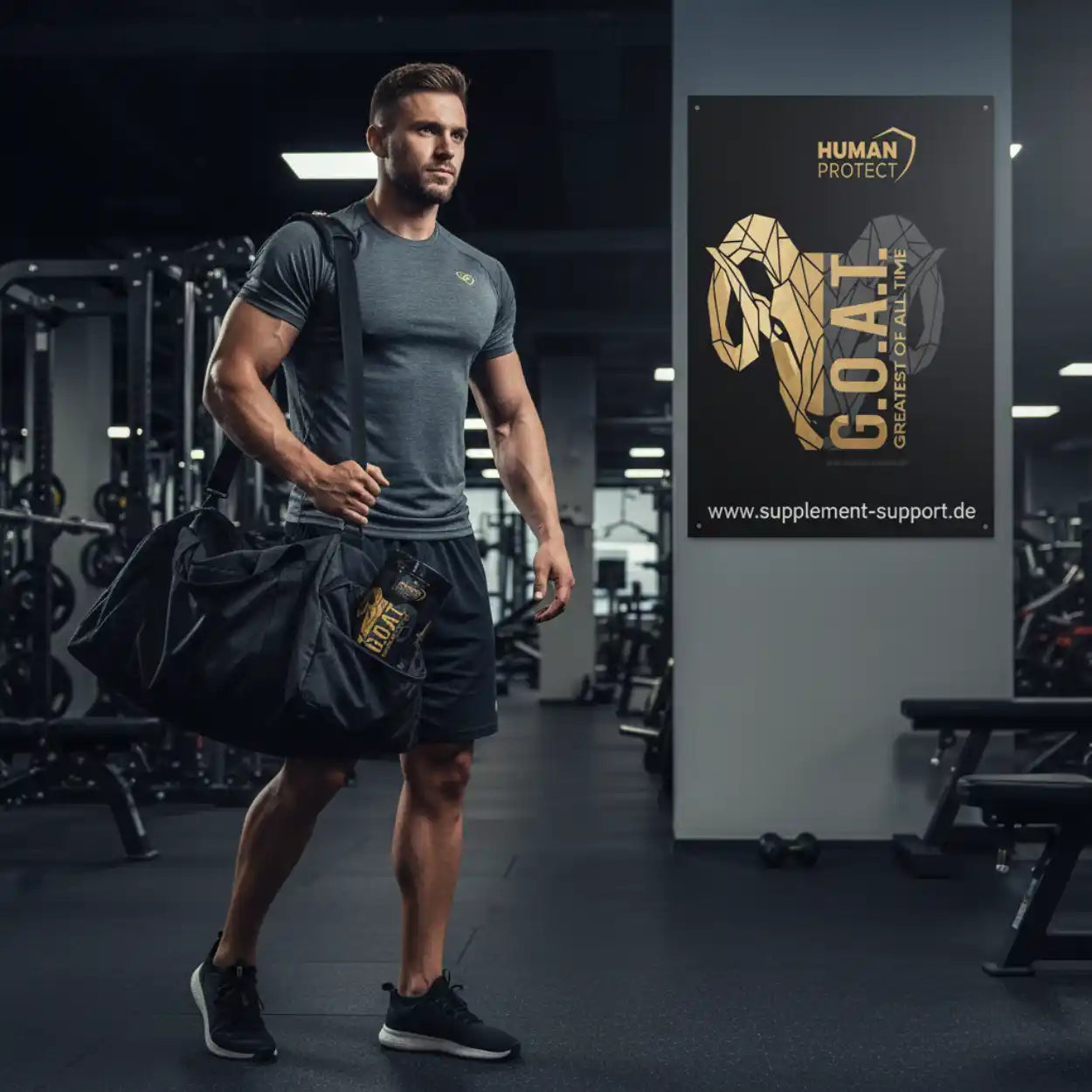 Muskulöser Mann mit Sporttasche und G.O.A.T. Supplement im Fitnessstudio