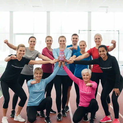 Gruppe mit Nahrungsergänzungsmittel D3+K2, Sportler & Fitness-Enthusiasten auf Laufbahn