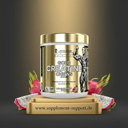 Kevin Levpone Gold Creatine Chews Drachenfrucht-Geschmack auf goldenem Podest