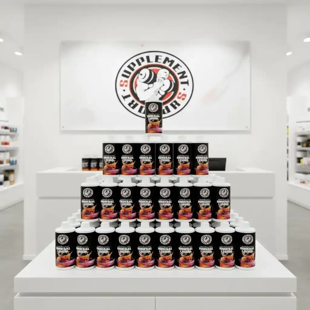 Pyramide aus Mineral Liquid Nahrungsergänzungsmitteln im Supplement Store
