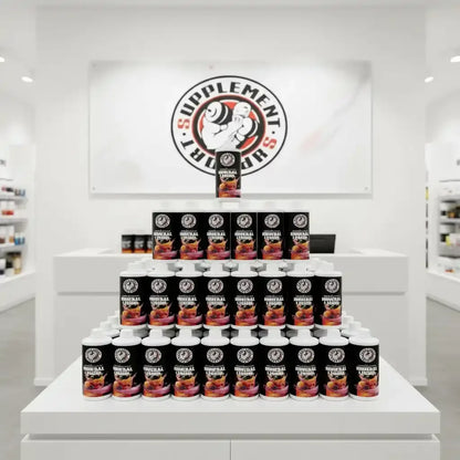 Pyramide aus Mineral Liquid Nahrungsergänzungsmitteln im Supplement Store
