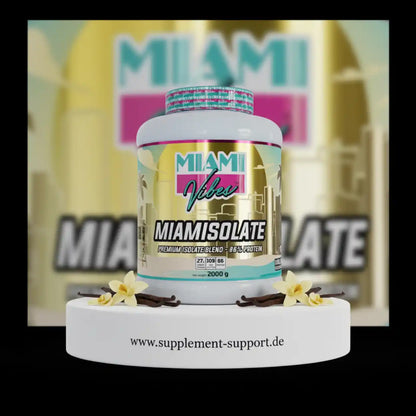 MIAMI VIBES MIAMISOLATE Proteinpulver Dose 2000g auf weißem Podest mit Dekoration
