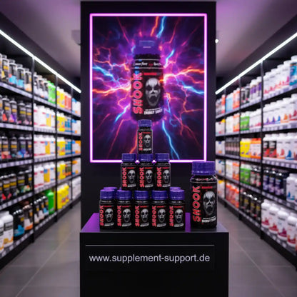 SHOOK Energy Shot im Supplement-Store – Energiebooster mit leuchtendem Display und Regalen voller Nahrungsergänzung