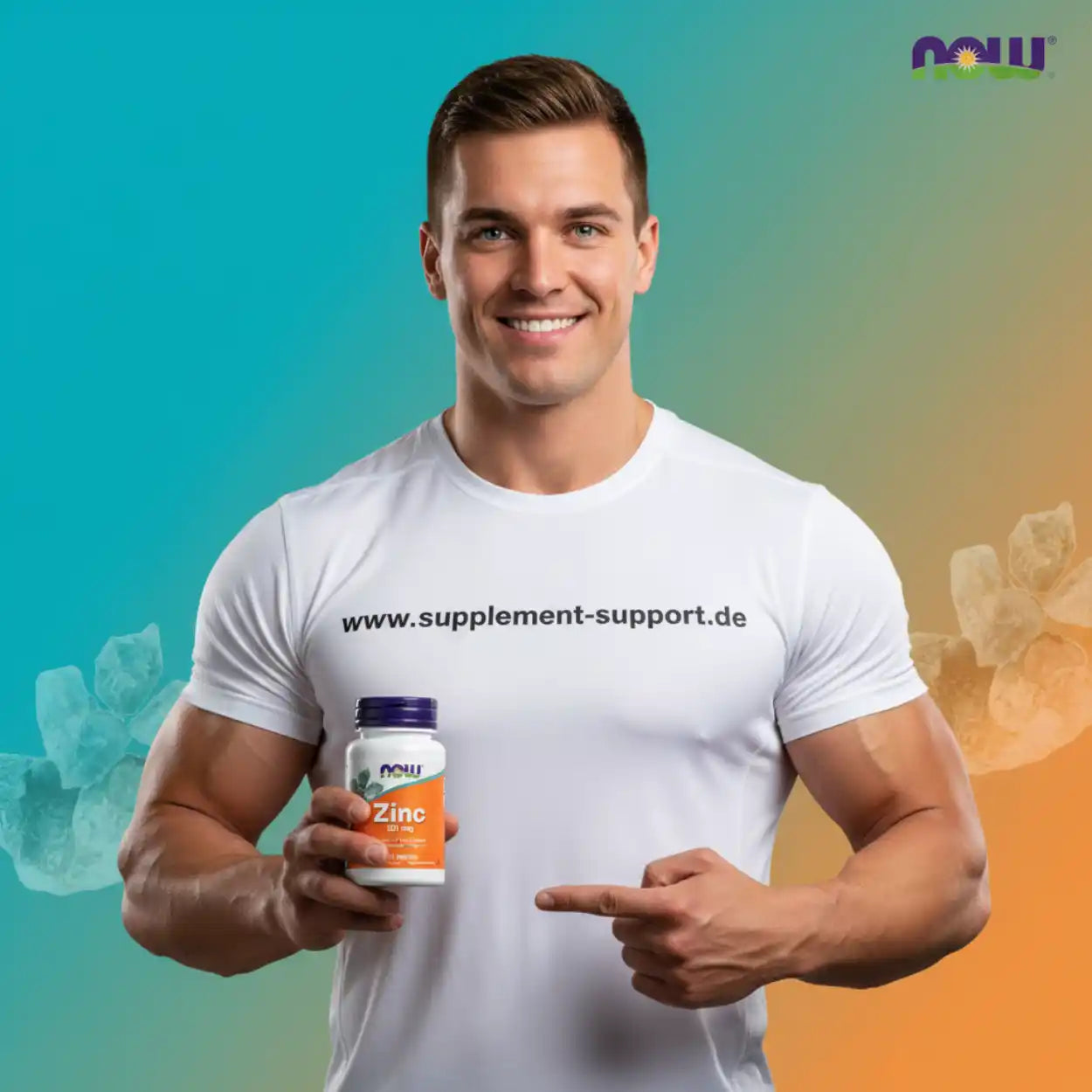 Muskulöser Mann hält NOW Zinc 100 mg Nahrungsergänzungsmittel, ideal für Sportler und Gesundheit