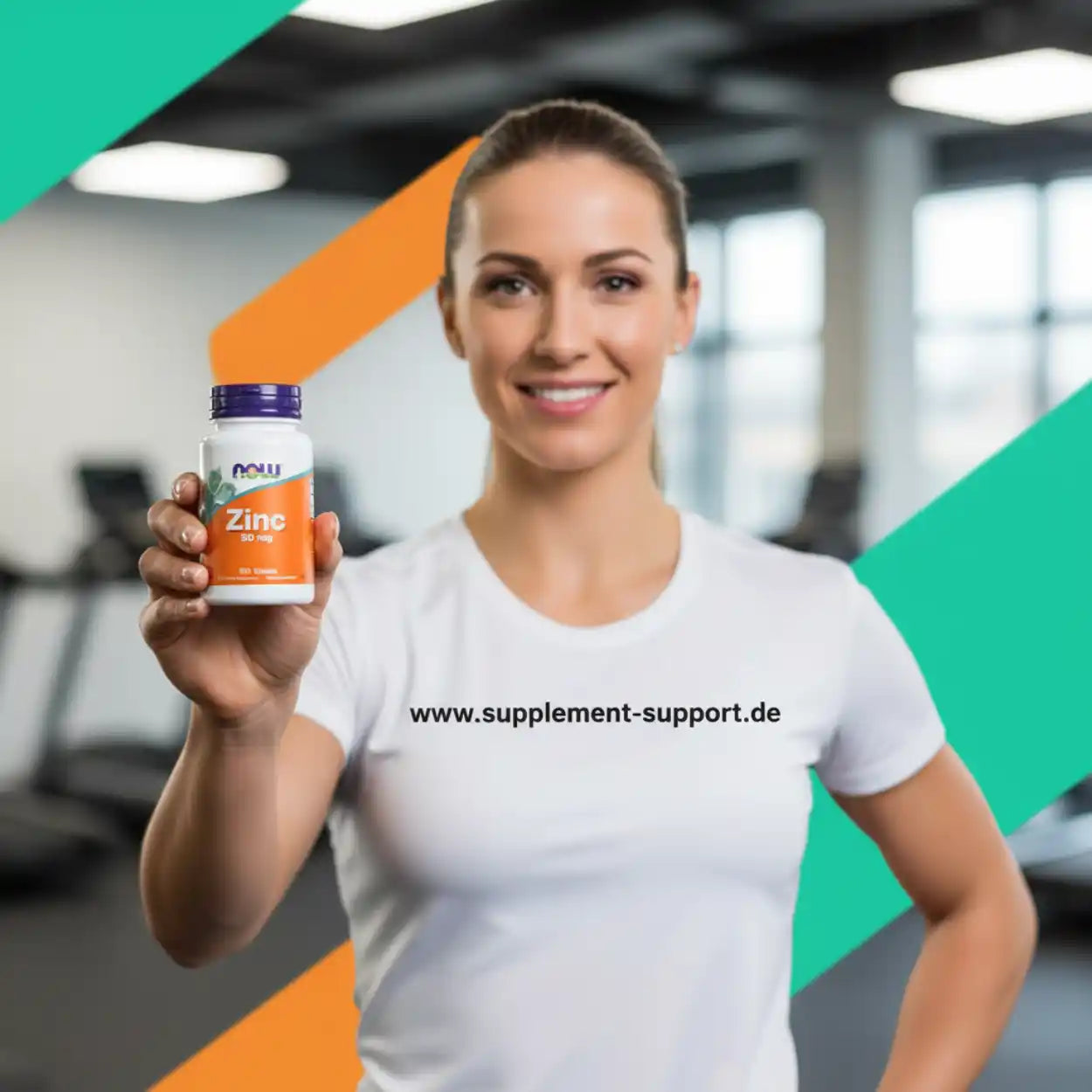 Frau hält Zinc 50 mg Nahrungsergänzungsmittel in Fitnessstudio, ideal für Sportler und Vitamine