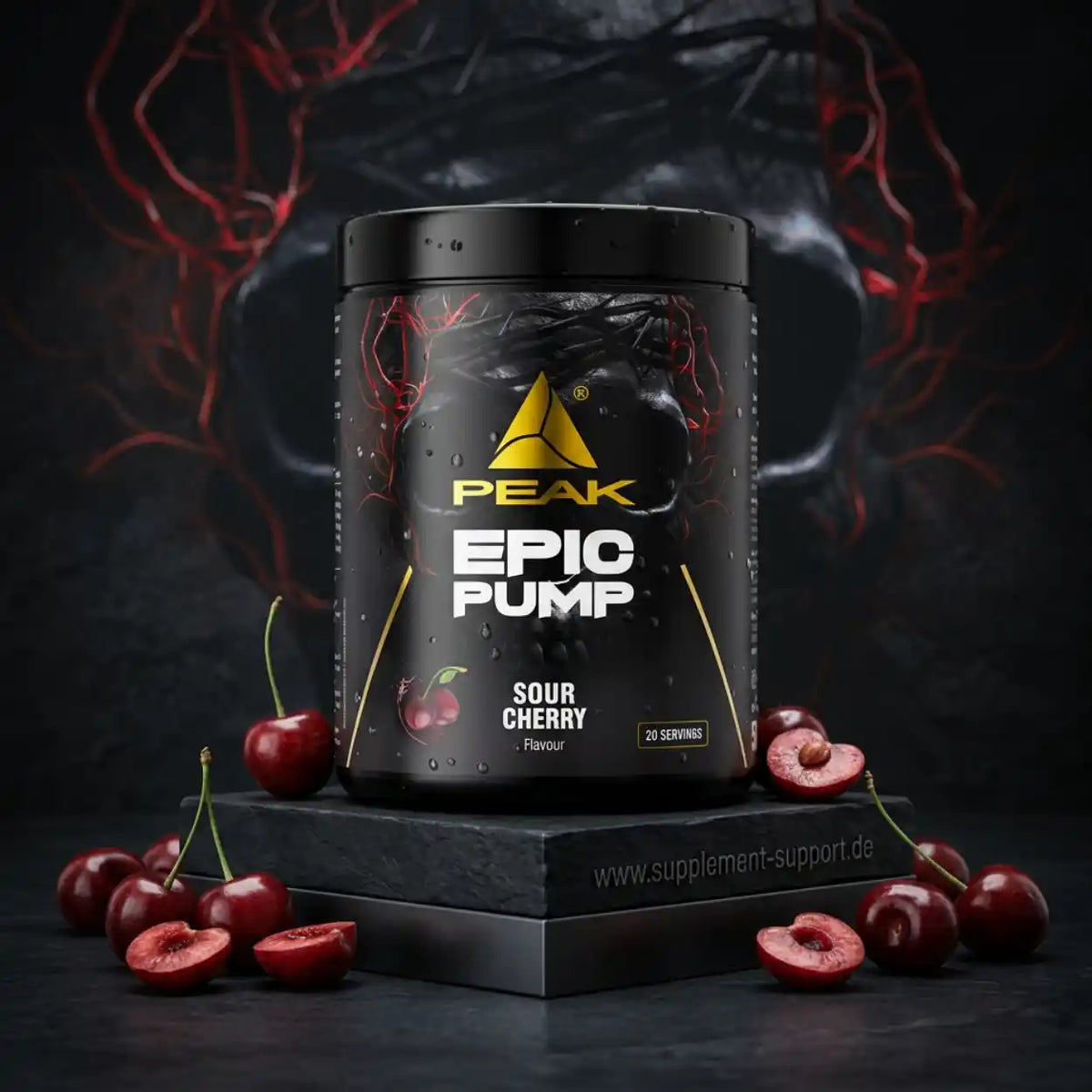 PEAK EPIC PUMP Nahrungsergänzungsmittel in Sour Cherry Geschmack mit Kirschen auf dunklem Grund