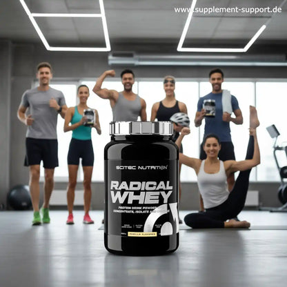 Radical Whey Protein Vanilla 1000g von Scitec Nutrition im Fitnessstudio mit aktiver Sportgruppe