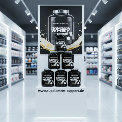 Radical Whey Protein Vanille 2000g im Supplement Support Store, Regale mit Sportnahrung im Hintergrund
